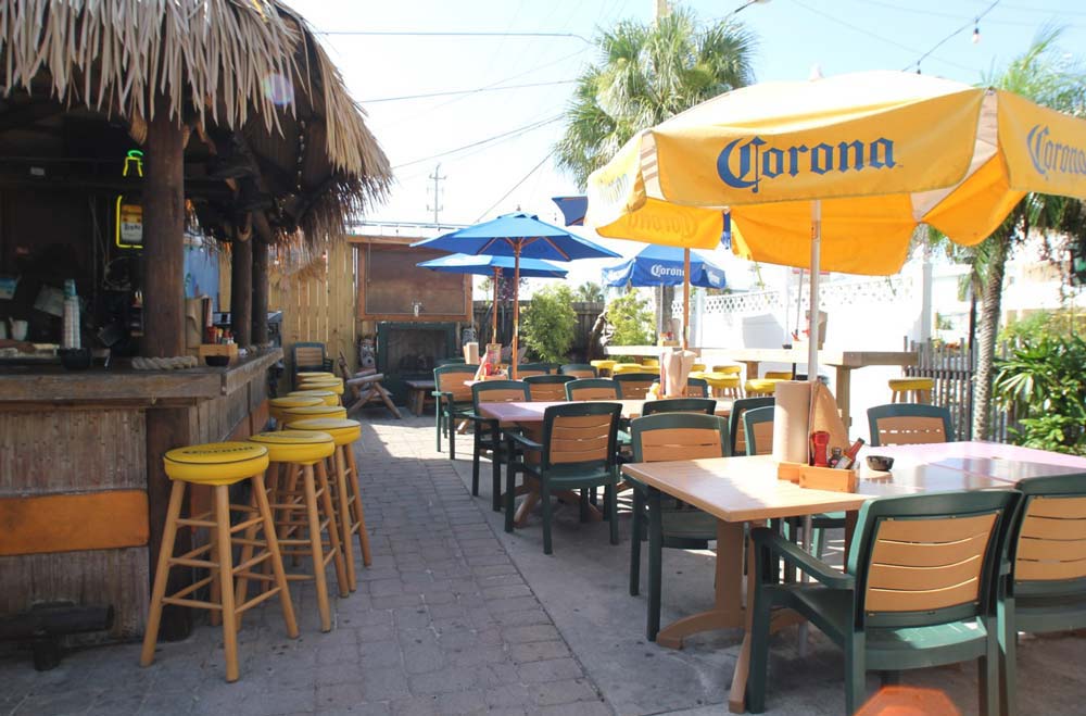 Sniki Tiki Outdoor Bar in Siesta Key – Popular Spot for Frozen Drinks Sniki Tiki Outdoor Bar patio at Captain Curt’s Village in Siesta Key known for frozen beverages and iced cocktails